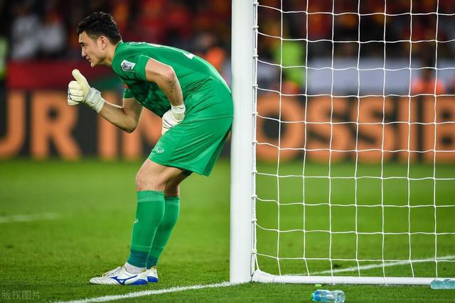 英超首轮综述：阿森纳高居榜首 热刺遭遇惨败